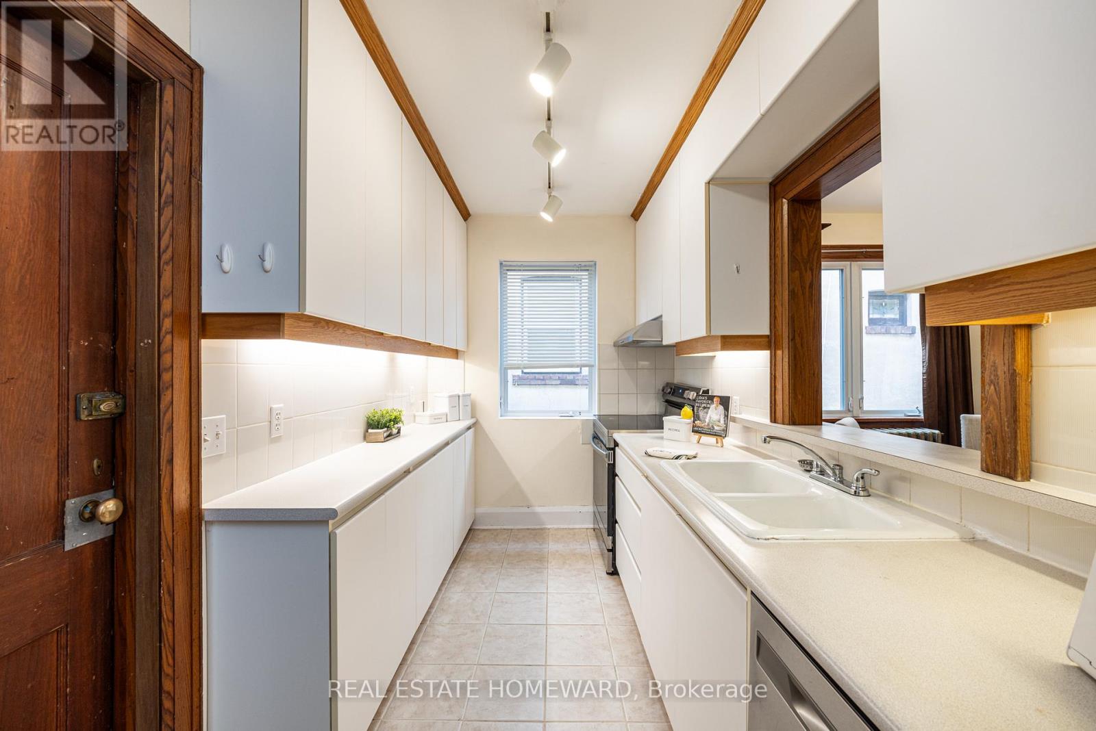 #MAIN 52 WINEVA AVENUE - 10