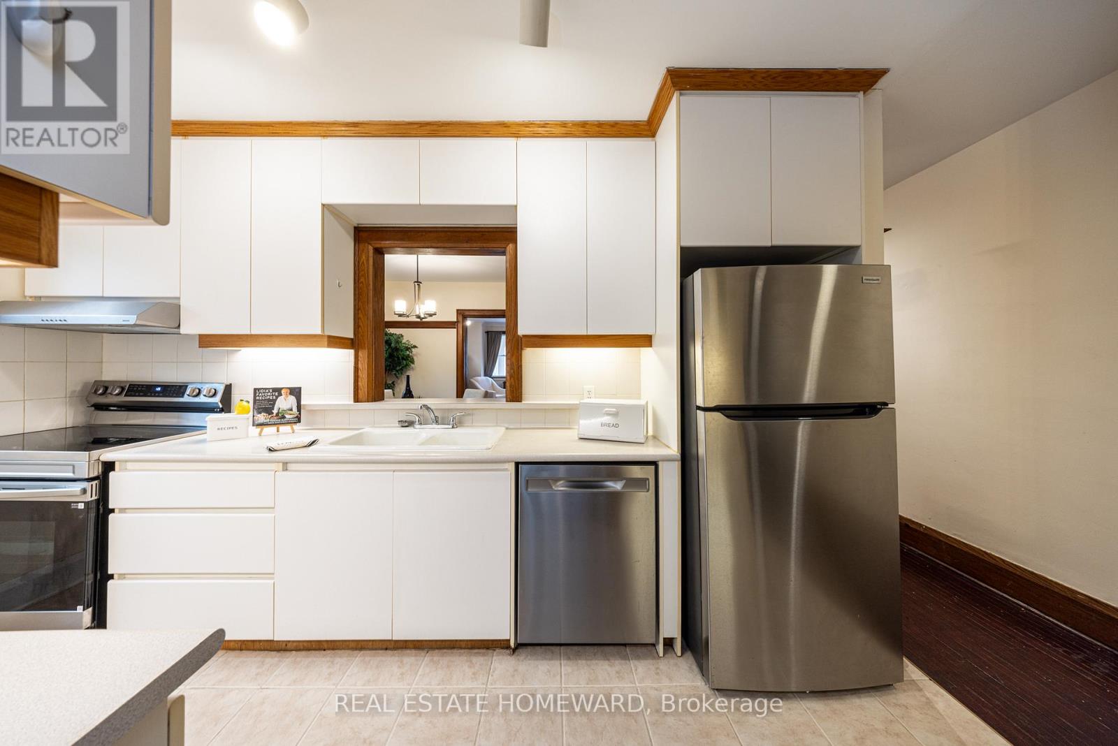 #MAIN 52 WINEVA AVENUE - 11