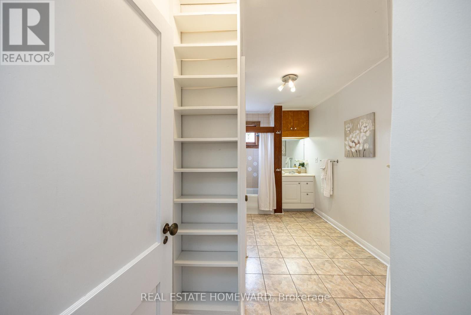 #MAIN 52 WINEVA AVENUE - 21