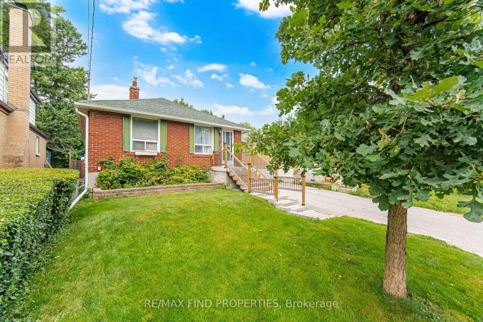 36 PINEGROVE AVENUE - 5