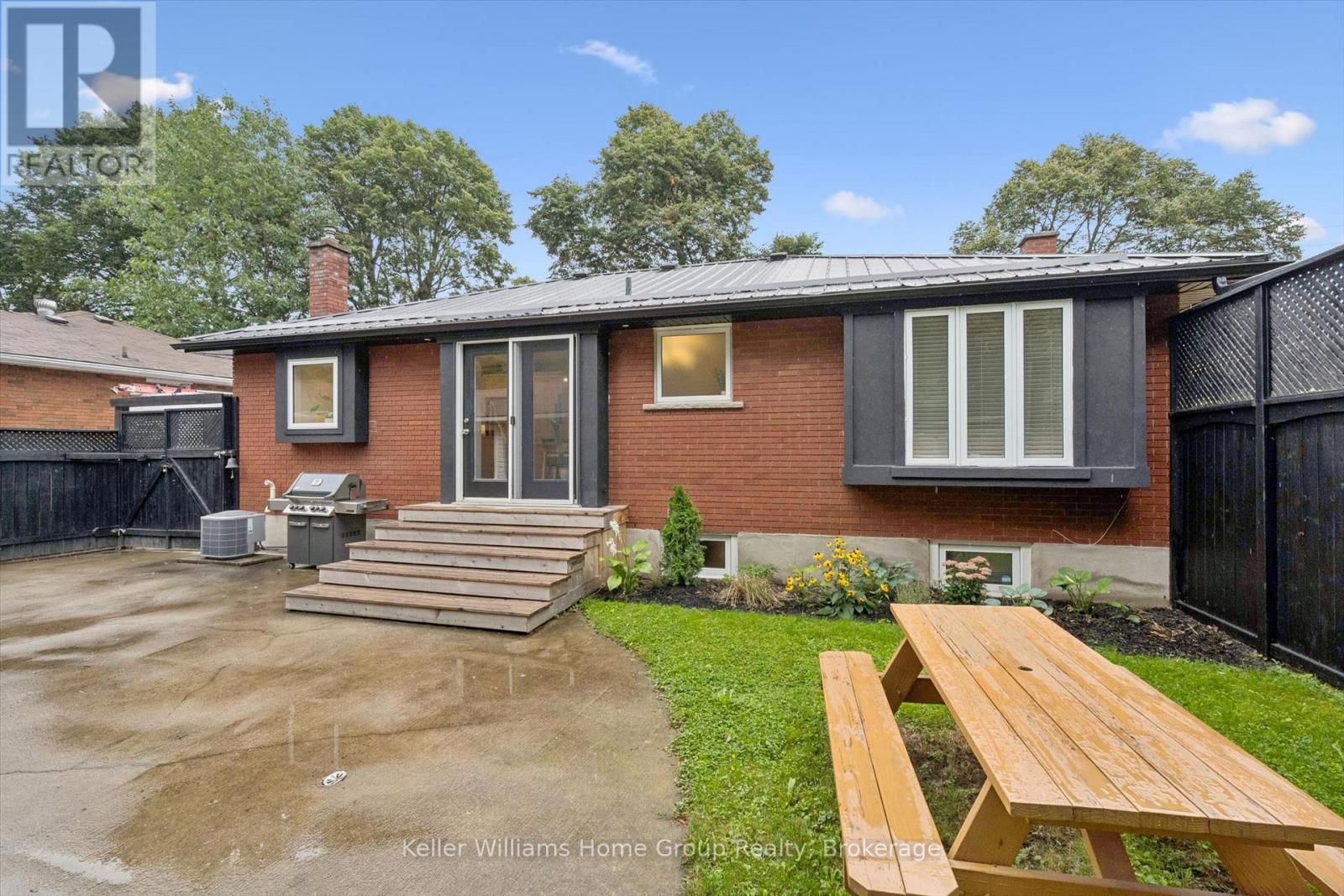 85 BAILEY AVENUE - 39