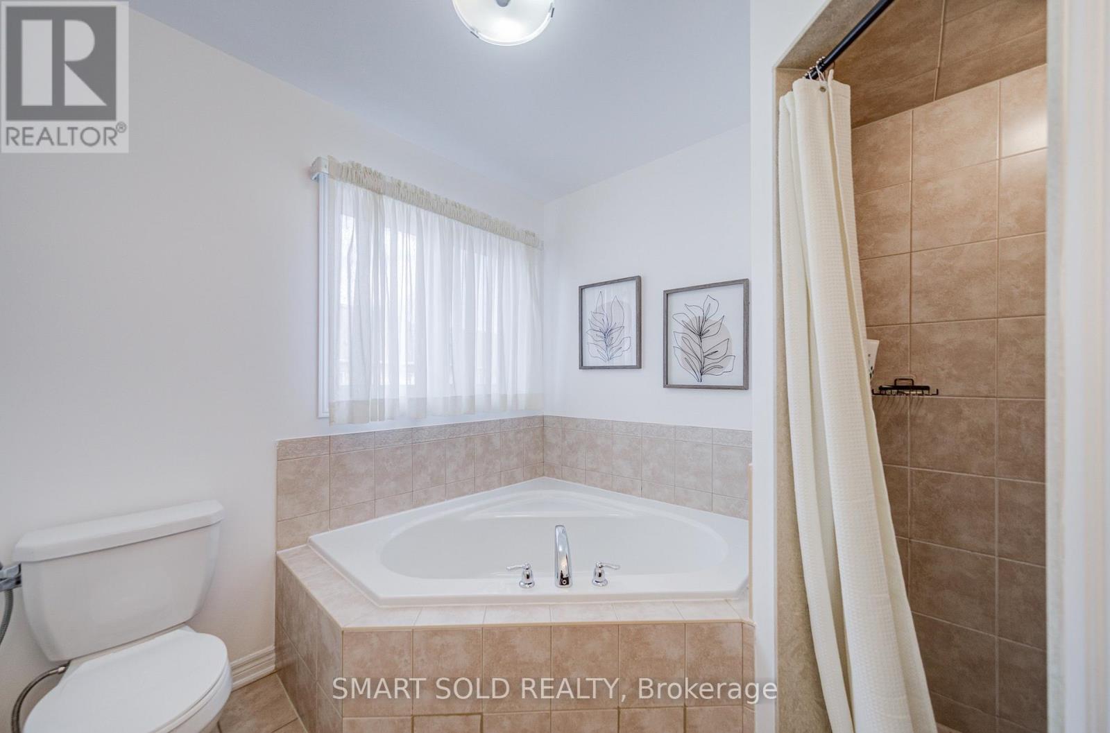 3 CHAO CRESCENT - 32