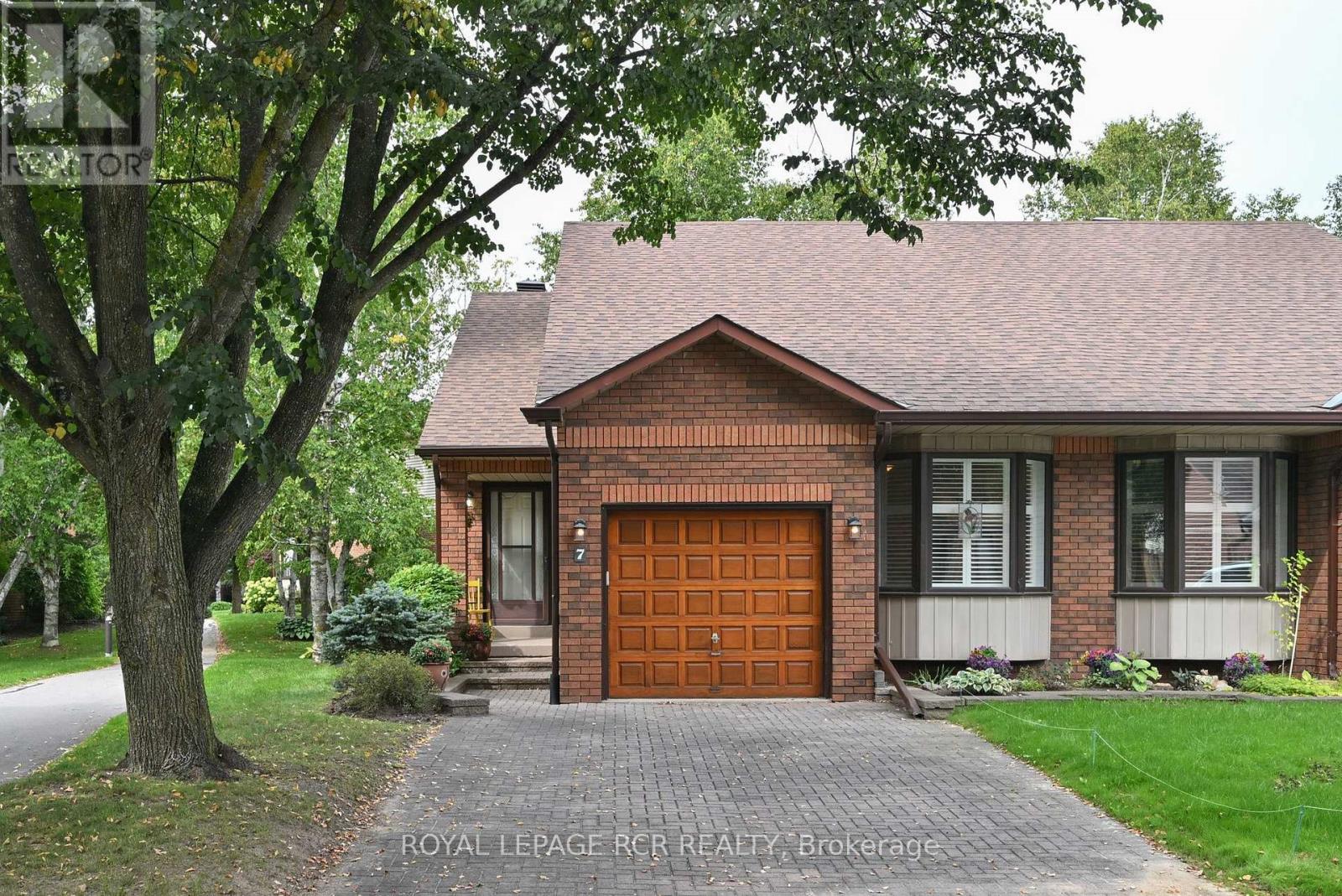 7 DELL ARBOR CRESCENT - 1