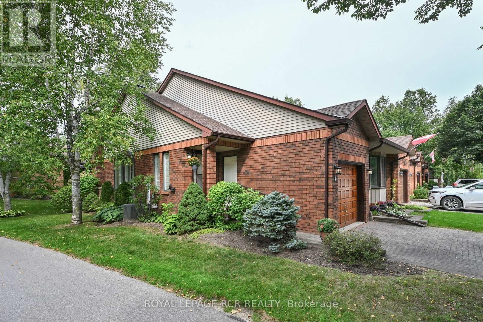 7 DELL ARBOR CRESCENT - 29