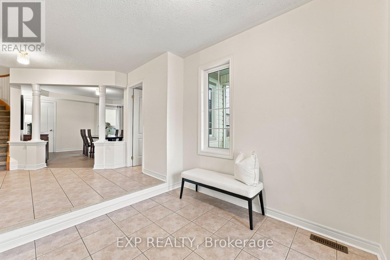 70 THORNLODGE DRIVE, Georgina (Keswick South) — photo 2