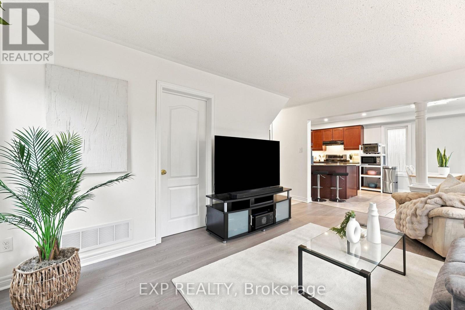 70 THORNLODGE DRIVE, Georgina (Keswick South) — photo 8