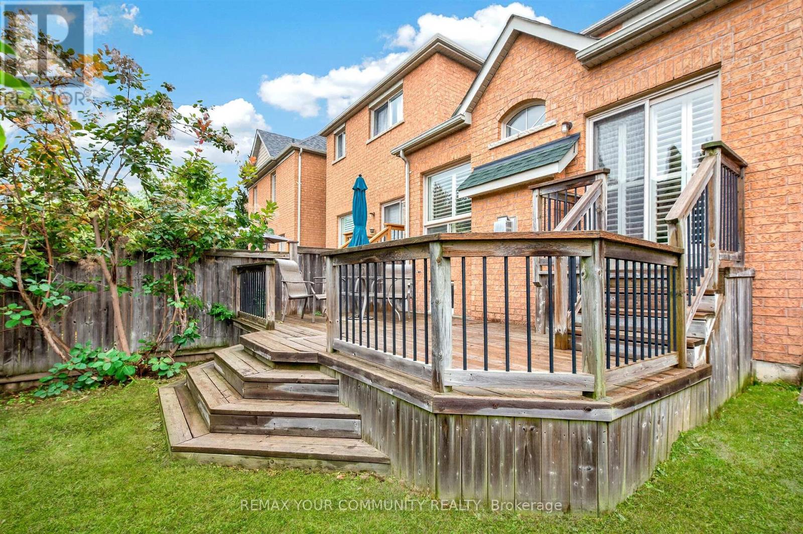 61 COZENS DRIVE - 25