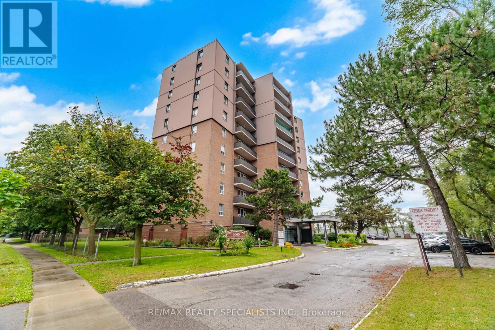 #403 3065 QUEEN FREDERICA DRIVE - 1
