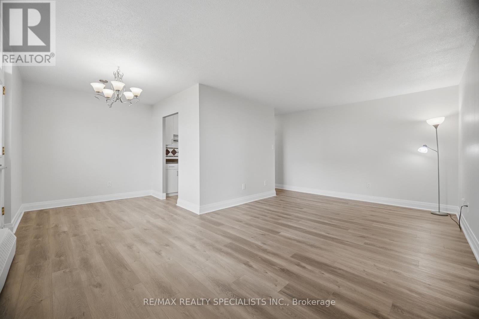 #403 3065 QUEEN FREDERICA DRIVE - 12