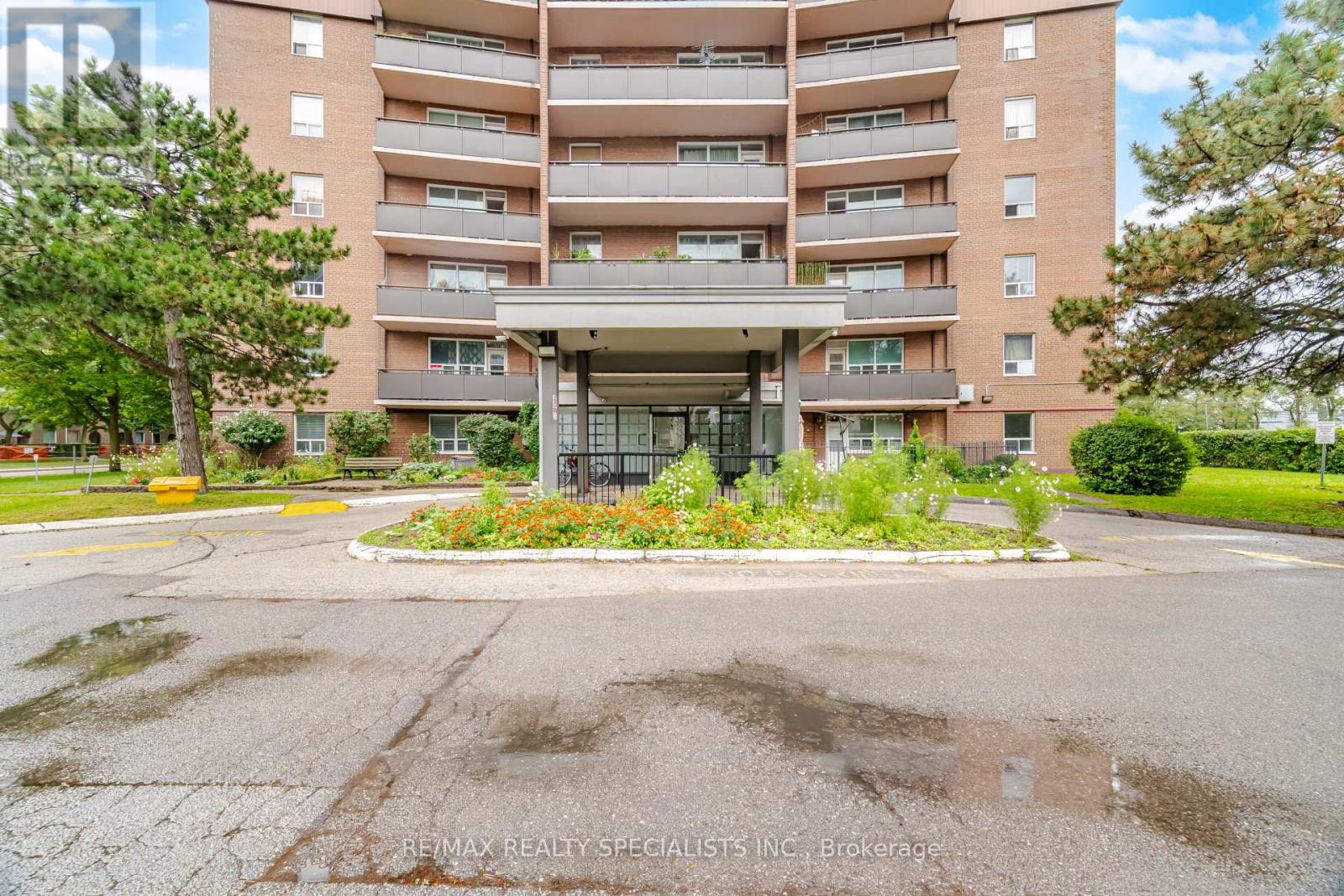 #403 3065 QUEEN FREDERICA DRIVE - 2