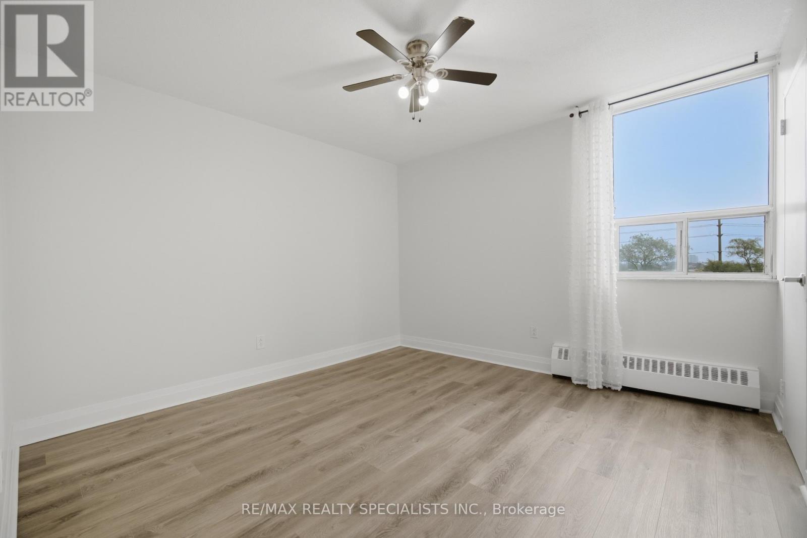 #403 3065 QUEEN FREDERICA DRIVE - 20