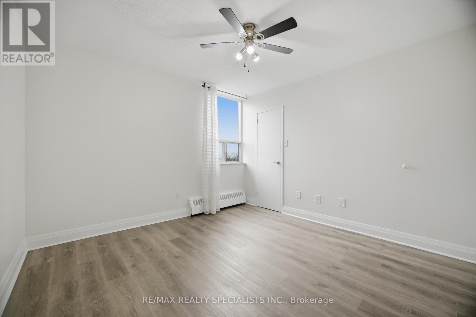 #403 3065 QUEEN FREDERICA DRIVE - 24