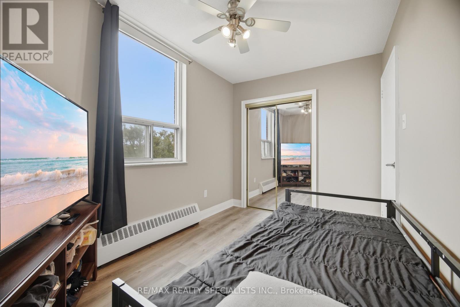 #403 3065 QUEEN FREDERICA DRIVE - 28