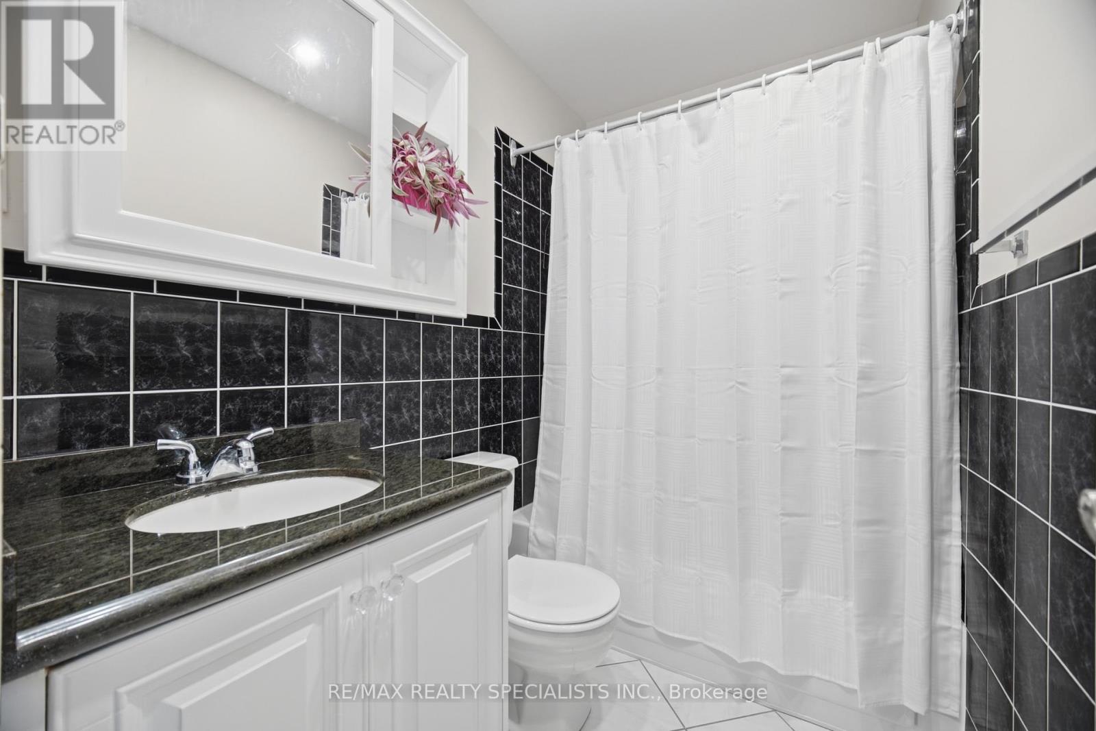 #403 3065 QUEEN FREDERICA DRIVE - 29