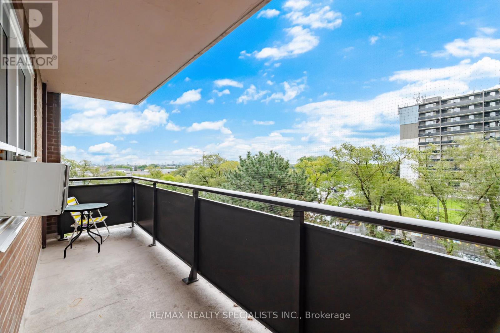 #403 3065 QUEEN FREDERICA DRIVE - 32