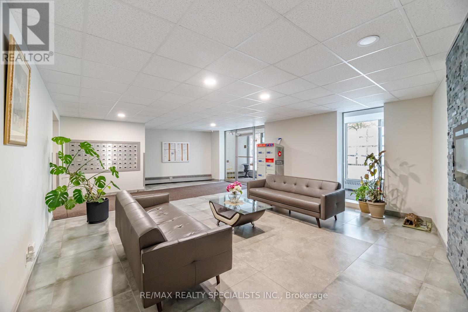 #403 3065 QUEEN FREDERICA DRIVE - Image 36