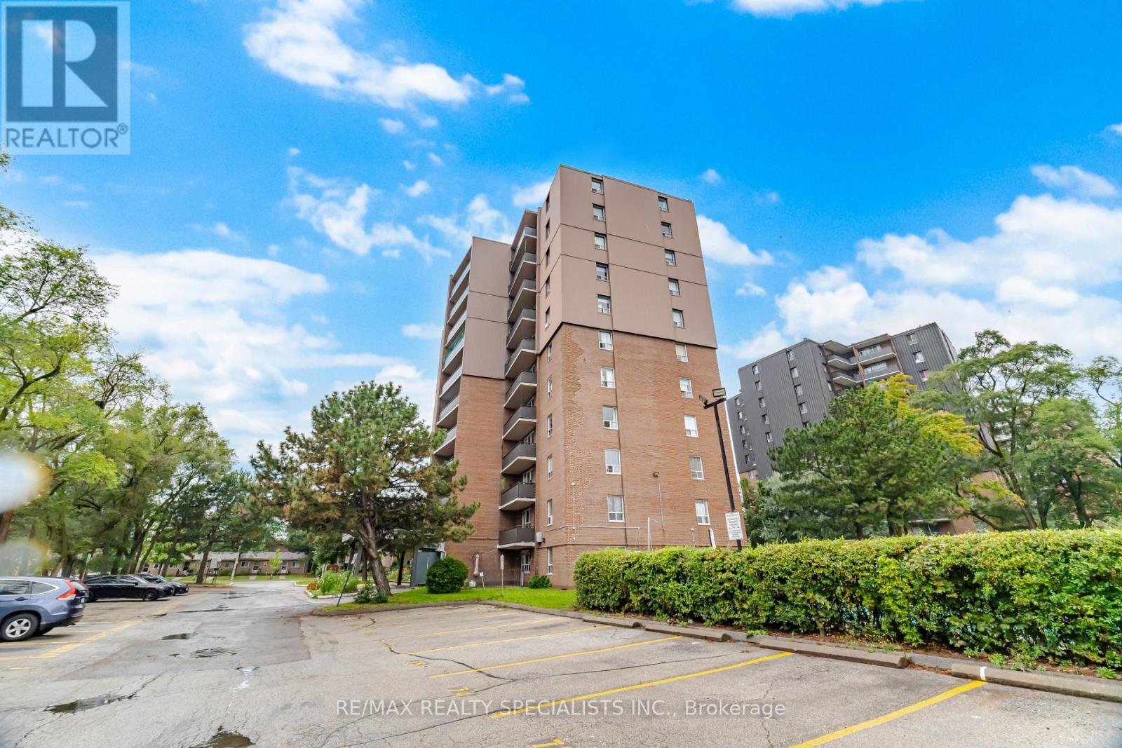 #403 3065 QUEEN FREDERICA DRIVE - 38