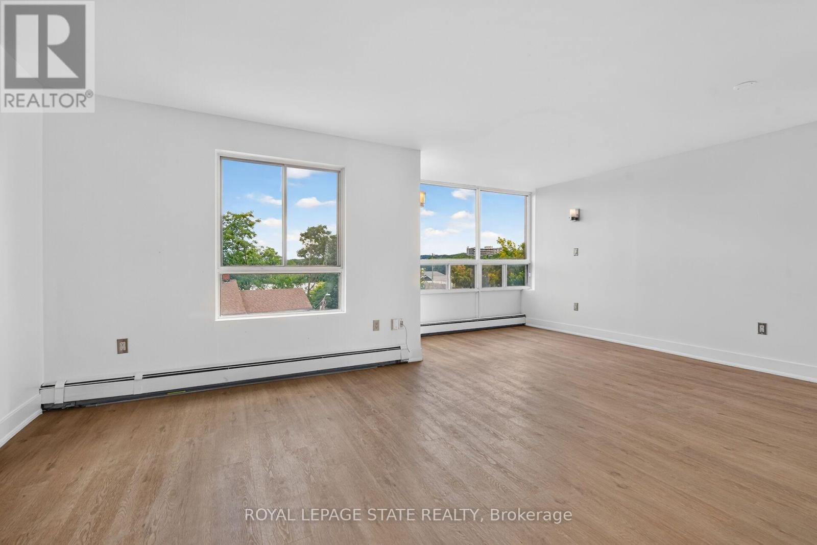 #409 10 JOHN STREET W - 10
