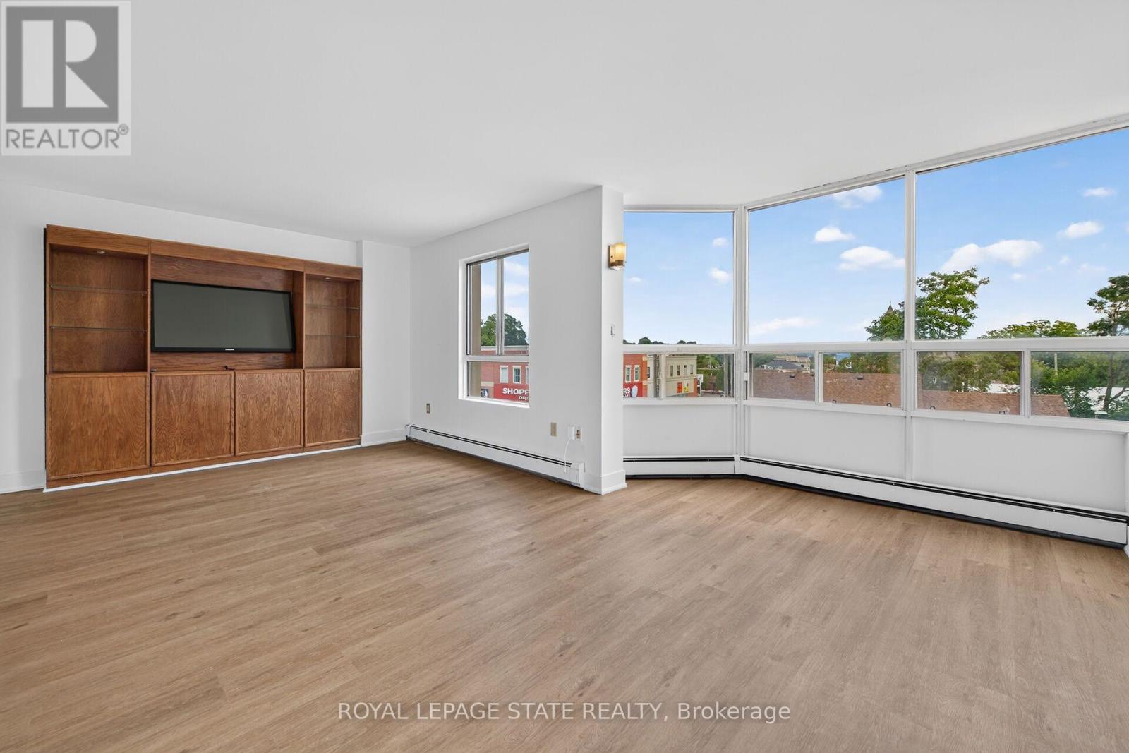 #409 10 JOHN STREET W - 15