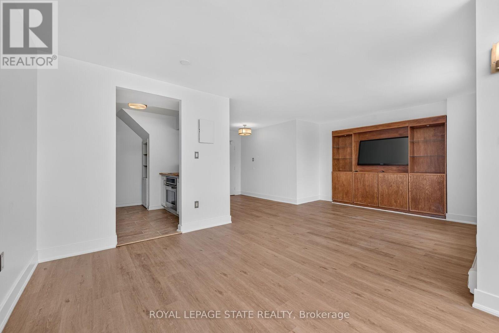 #409 10 JOHN STREET W - 17