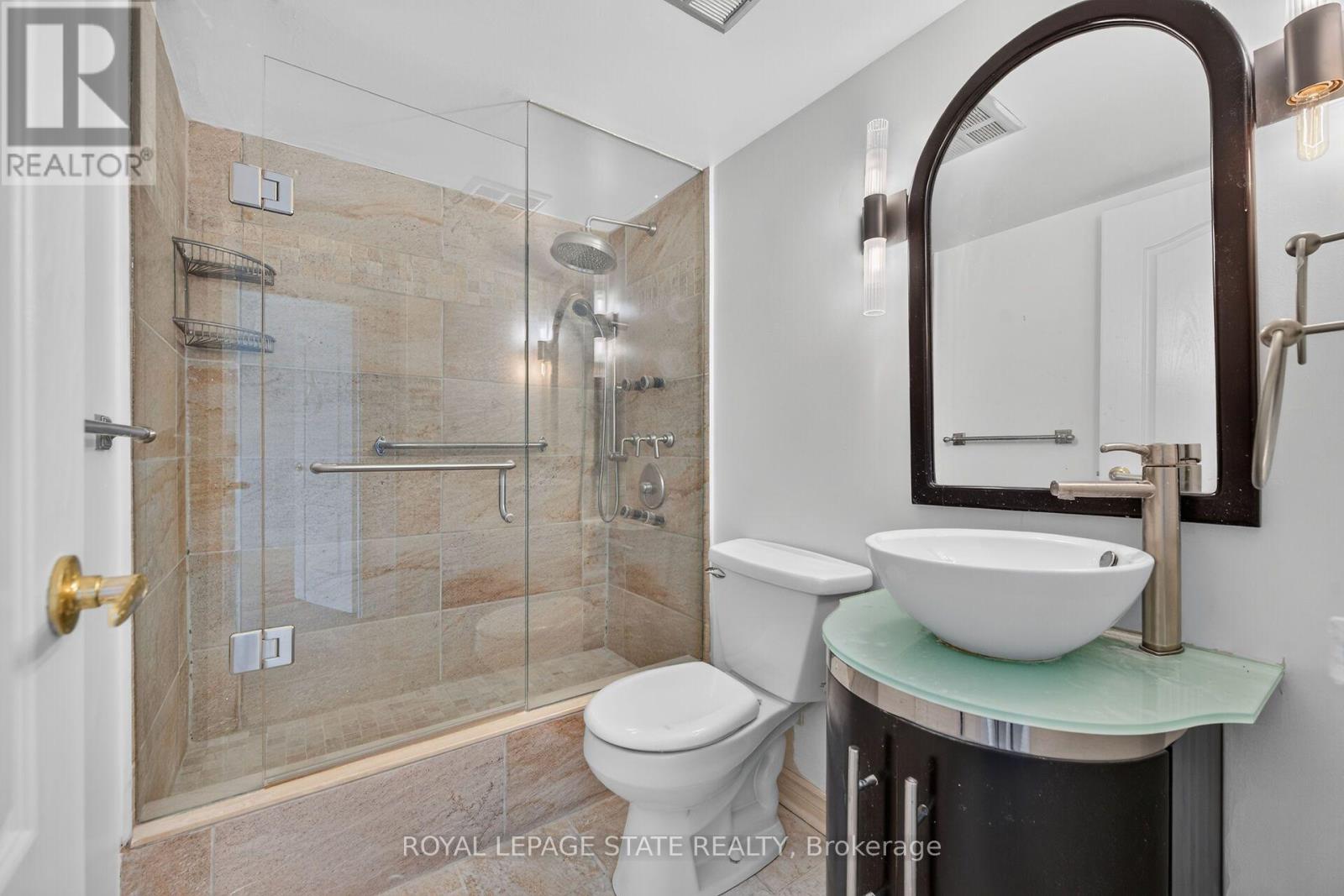 #409 10 JOHN STREET W - 27