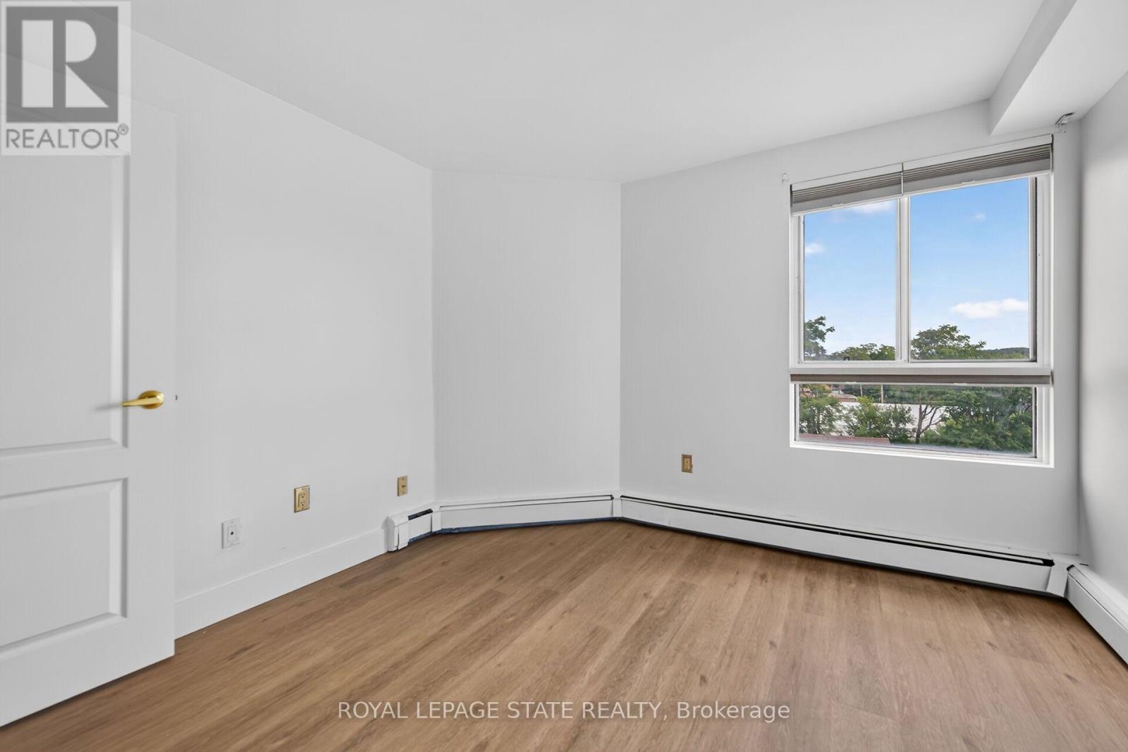 #409 10 JOHN STREET W - 29