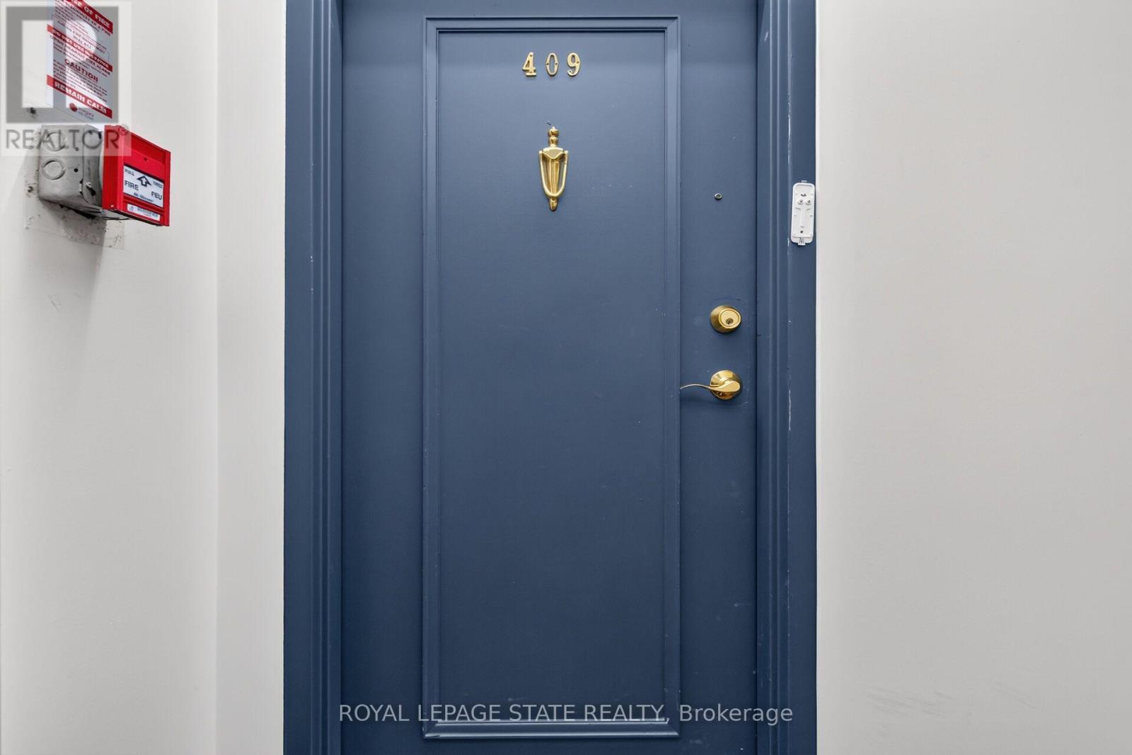 #409 10 JOHN STREET W - 5