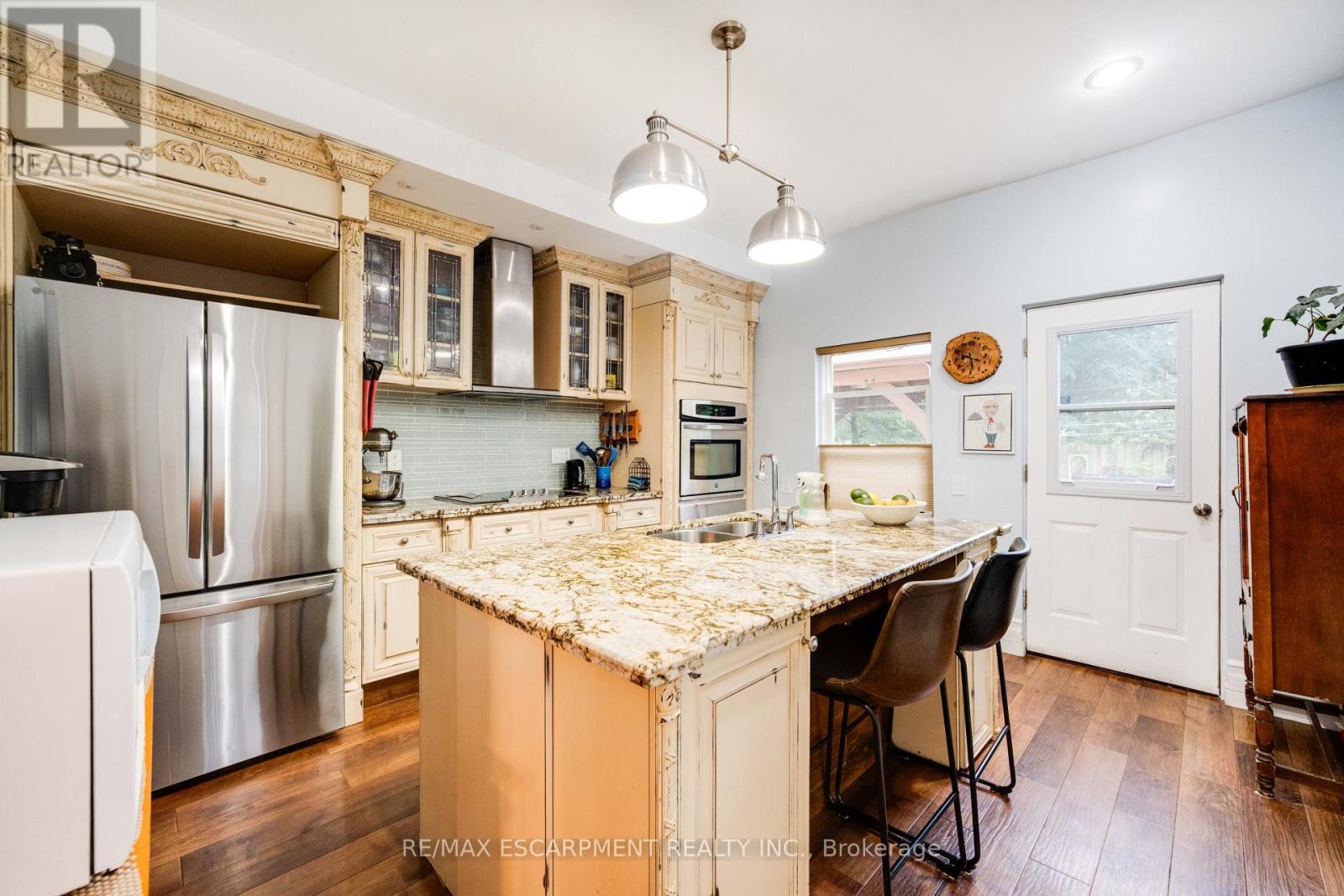 72 PEARL STREET, Brantford — photo 2