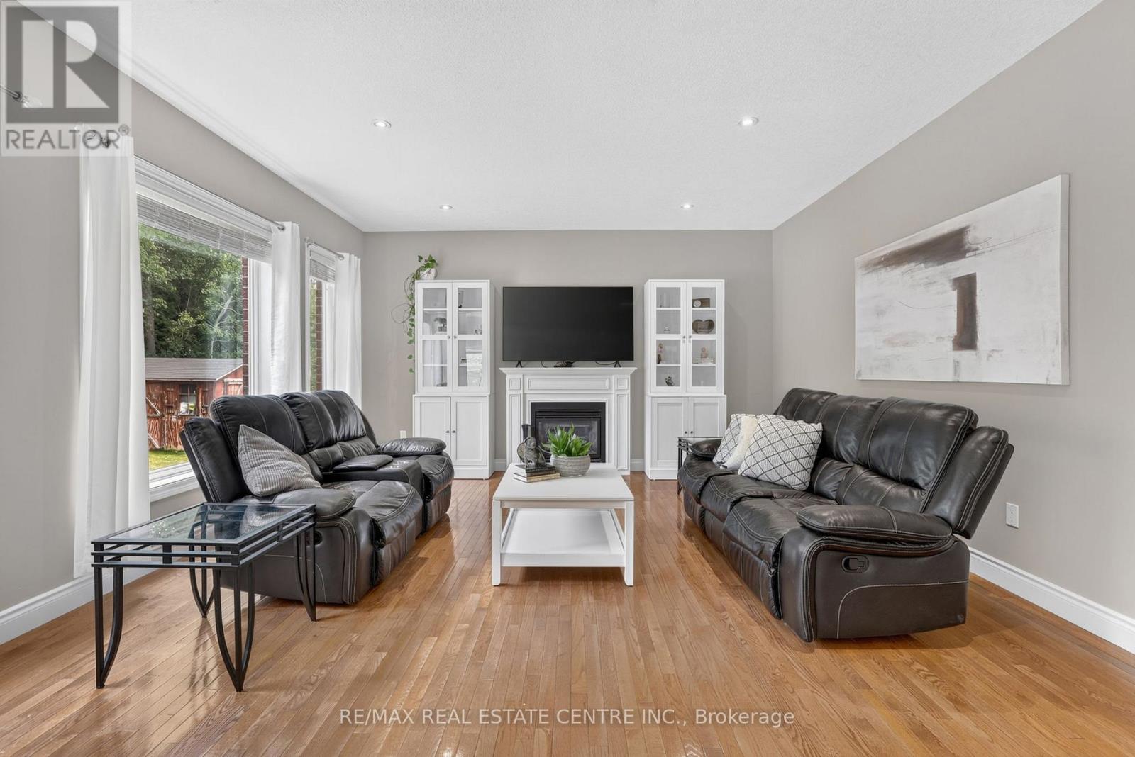24 BROOKHAVEN CRESCENT - 14