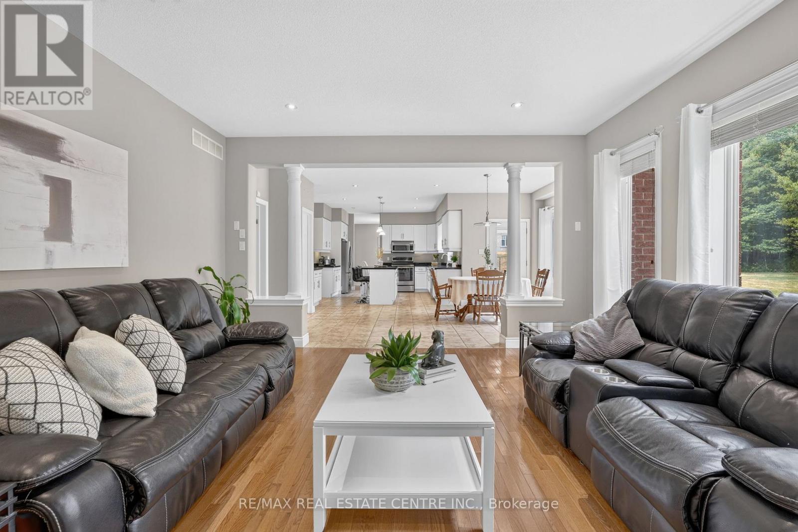 24 BROOKHAVEN CRESCENT - 15