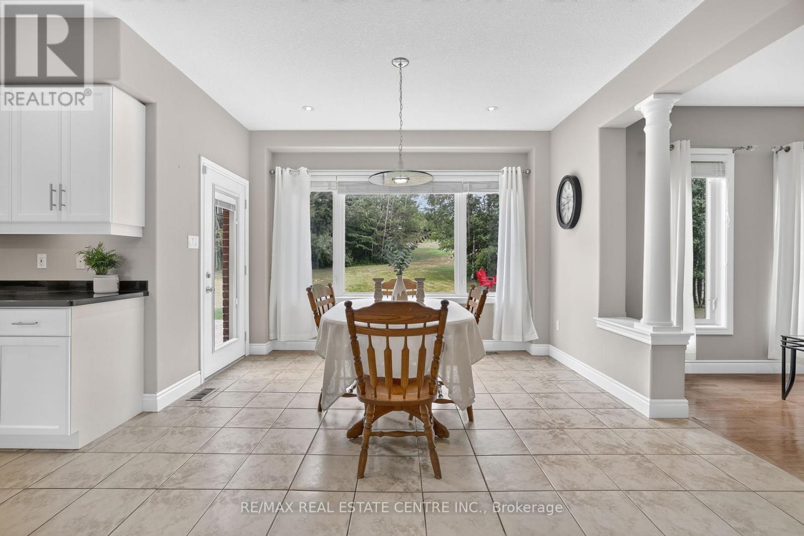 24 BROOKHAVEN CRESCENT - 17