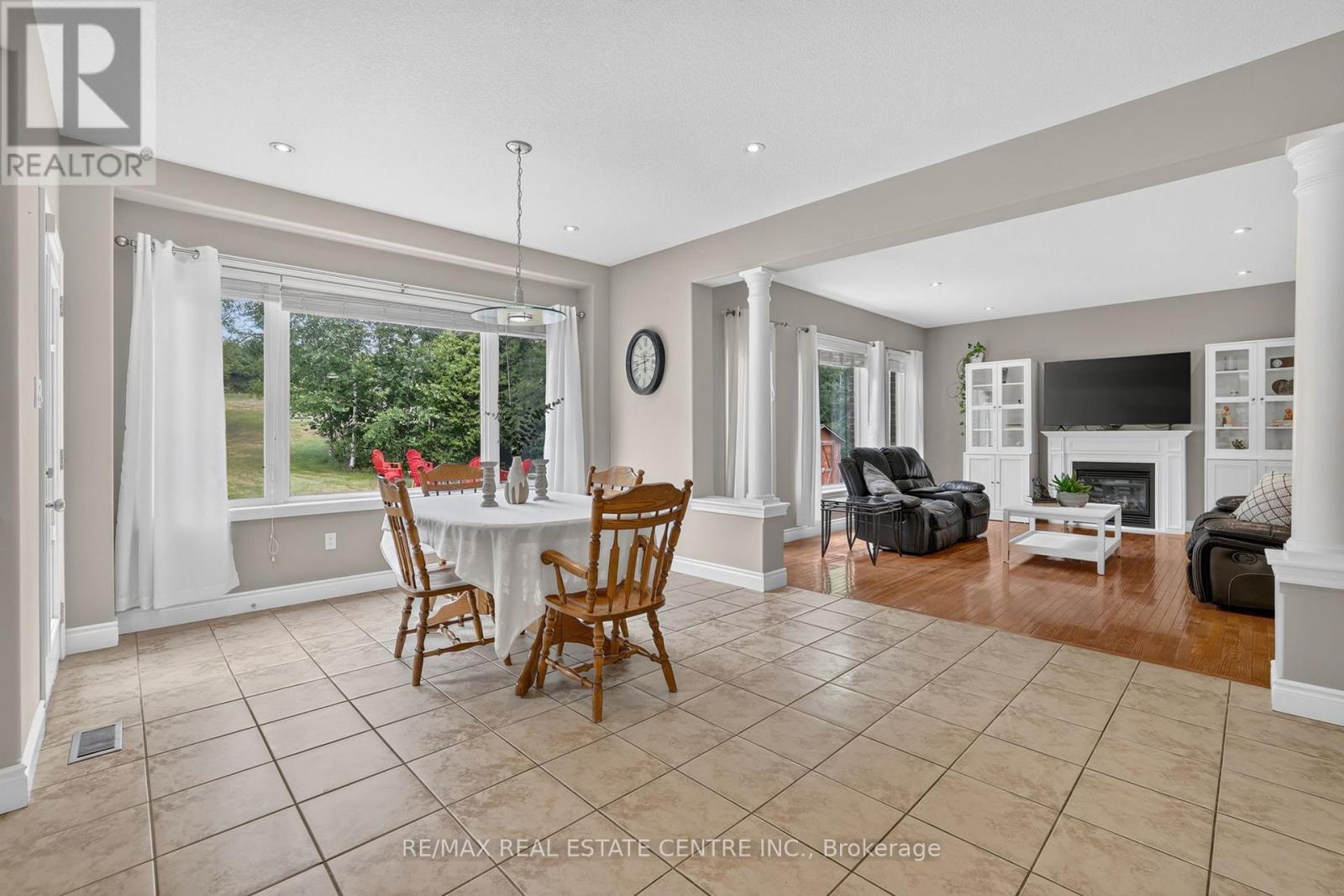 24 BROOKHAVEN CRESCENT - 18