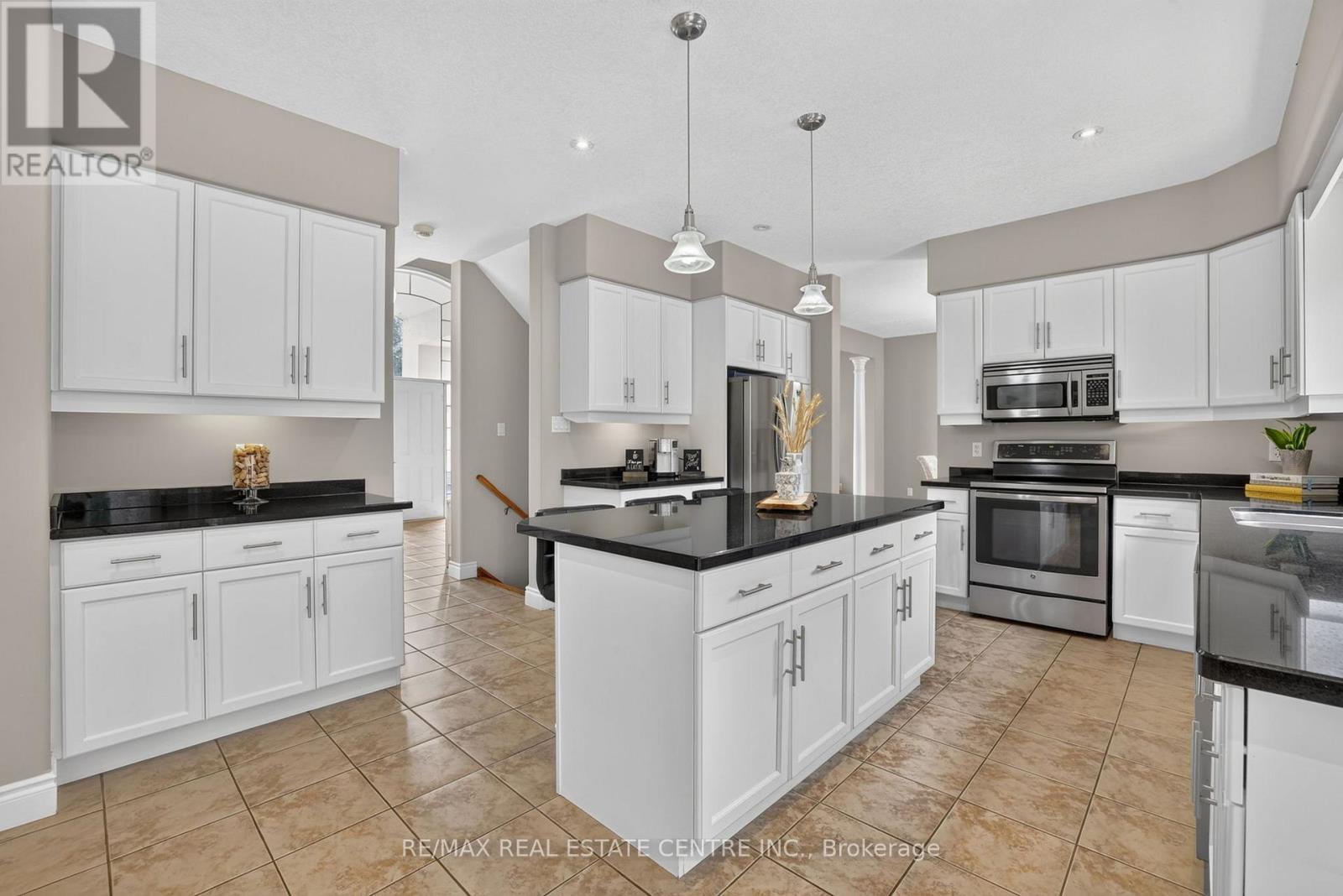 24 BROOKHAVEN CRESCENT - 19