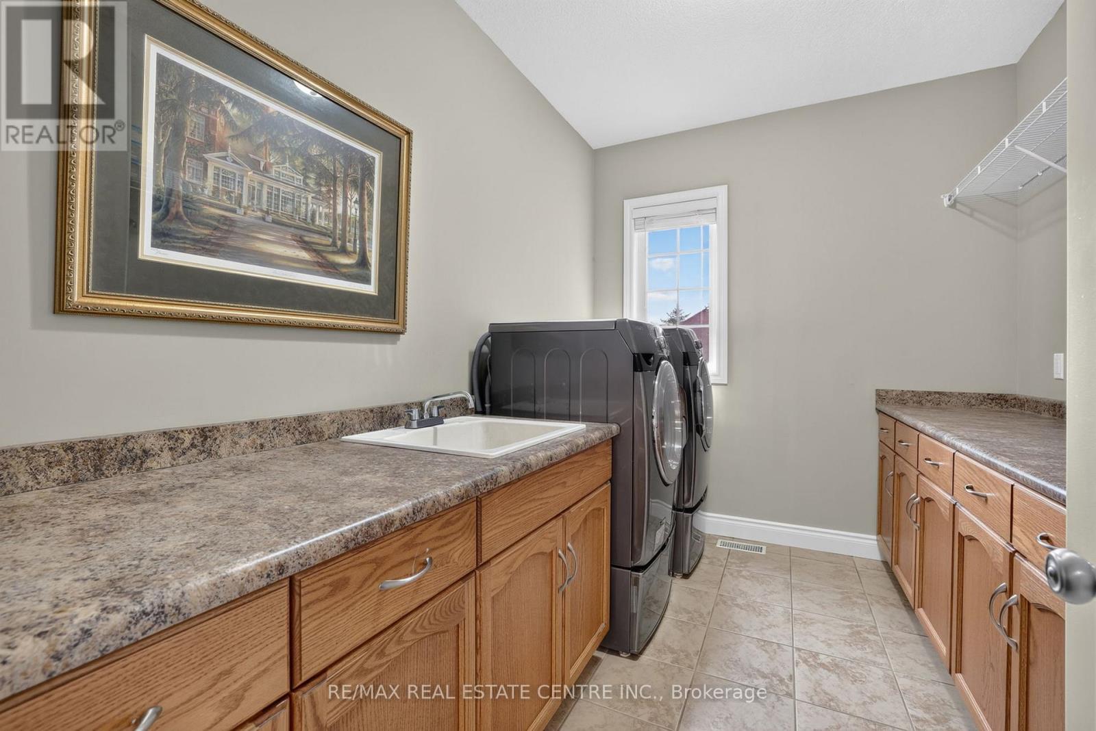 24 BROOKHAVEN CRESCENT - 21