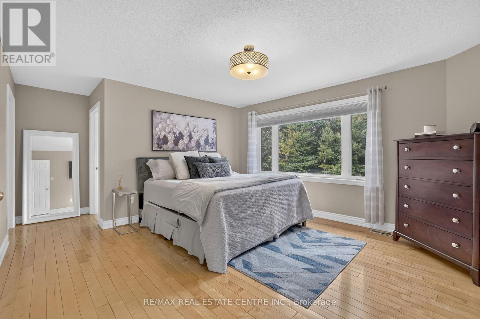 24 BROOKHAVEN CRESCENT - 22