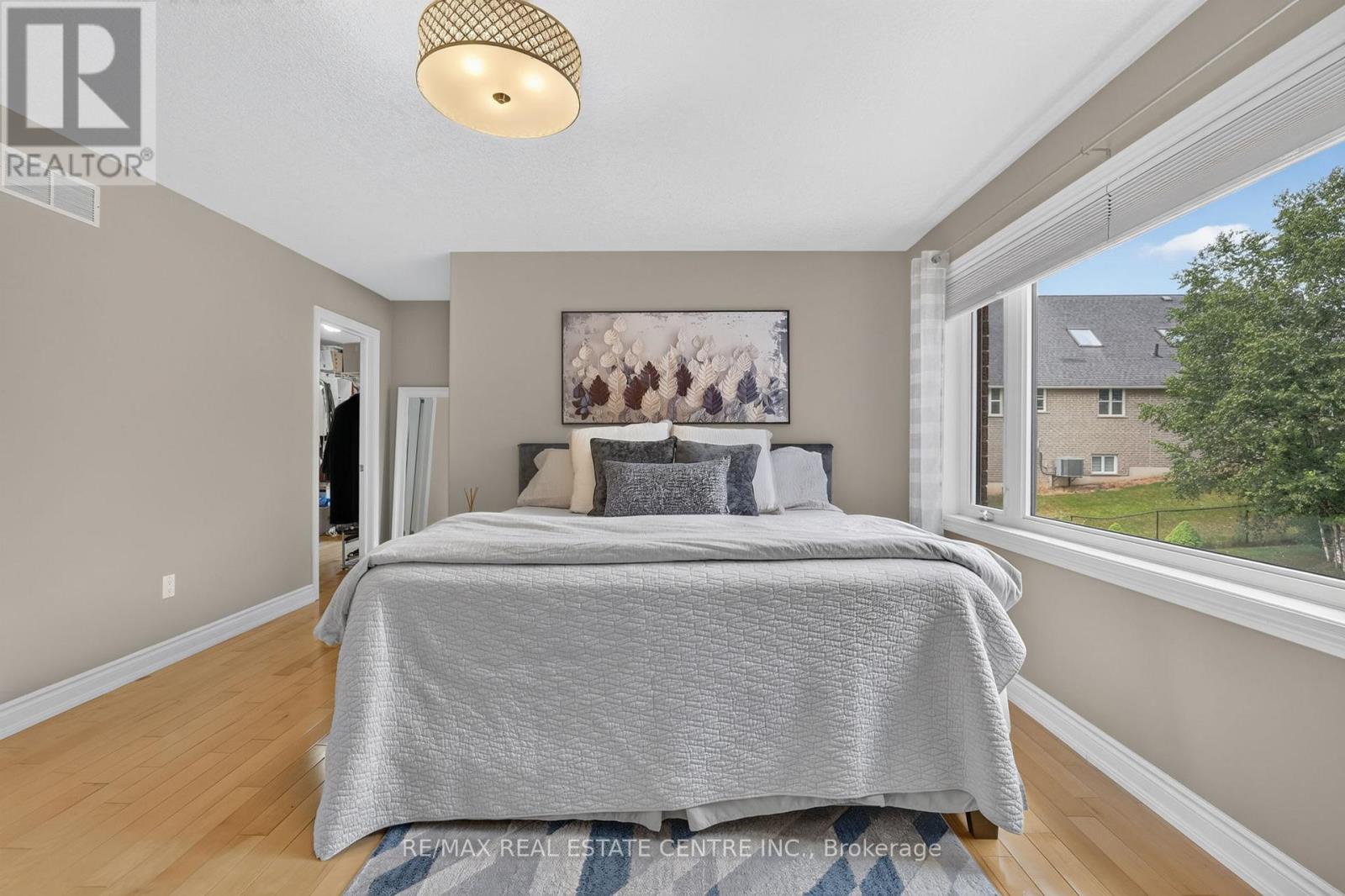 24 BROOKHAVEN CRESCENT - 24