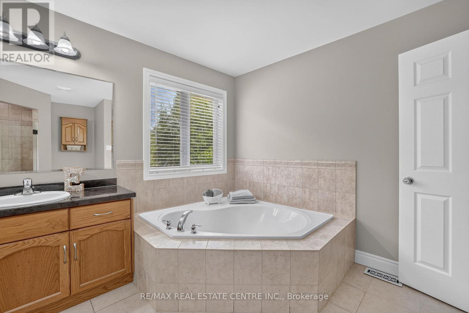 24 BROOKHAVEN CRESCENT - Image 26