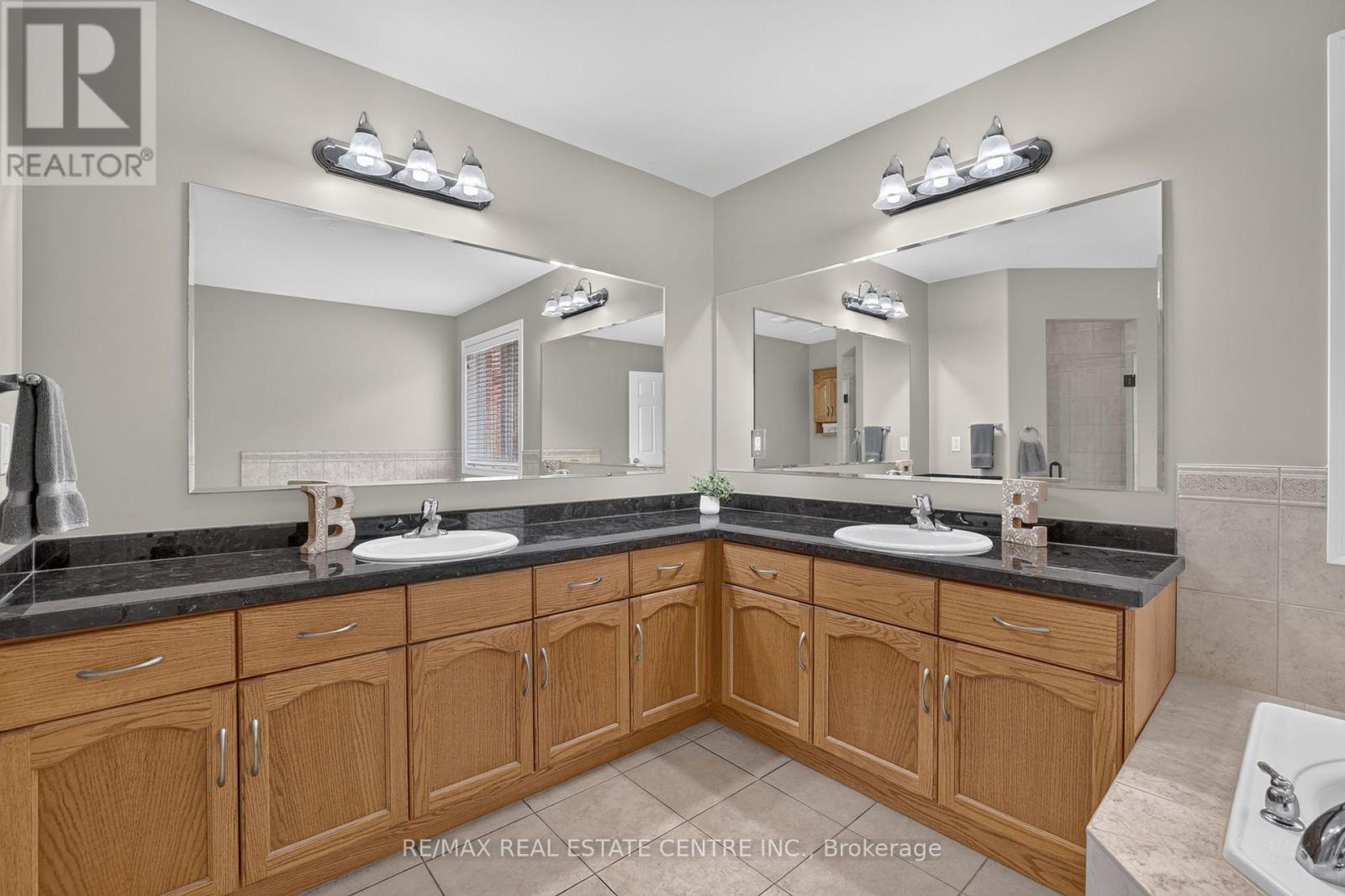 24 BROOKHAVEN CRESCENT - Image 27