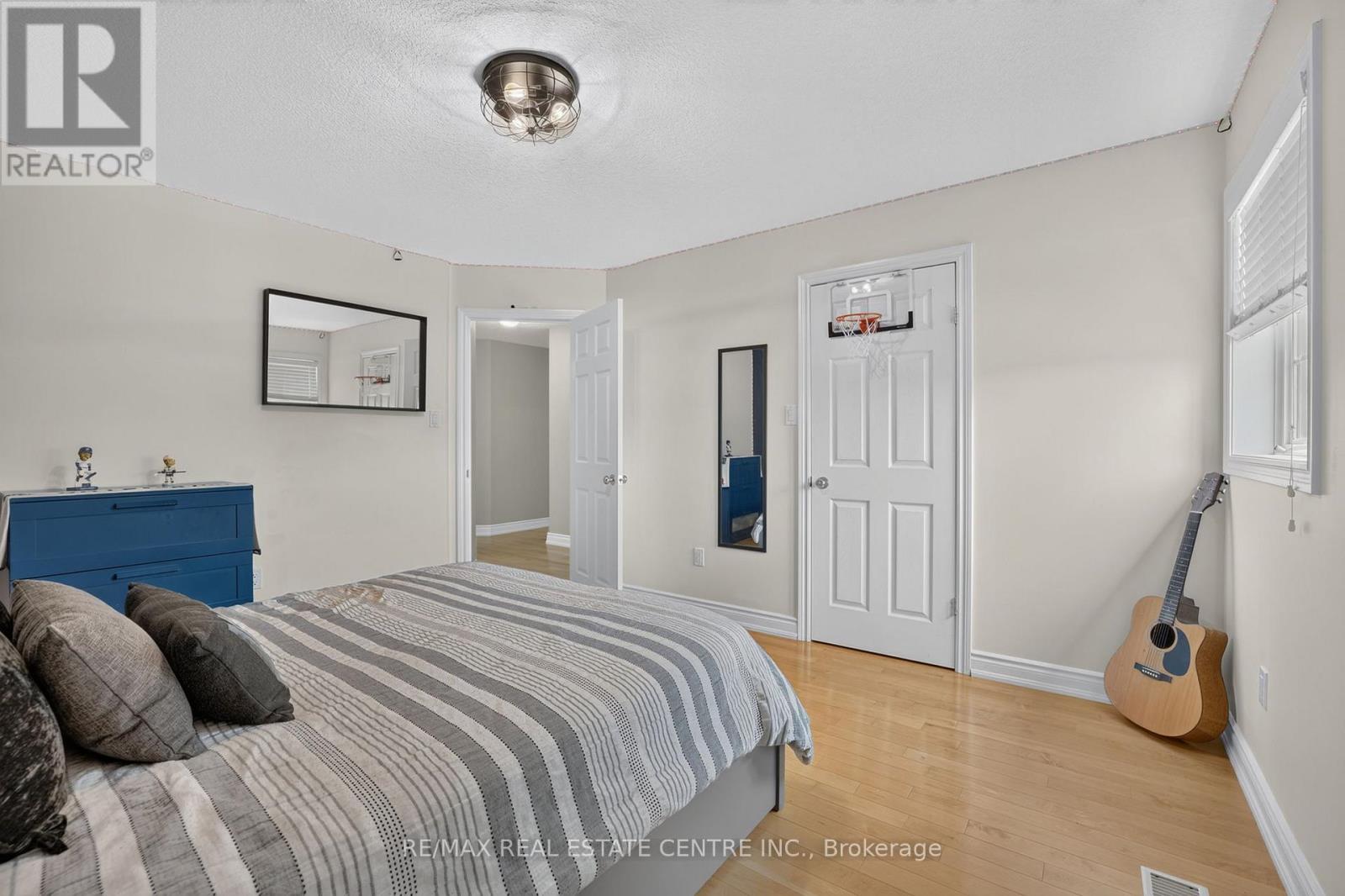 24 BROOKHAVEN CRESCENT - 29