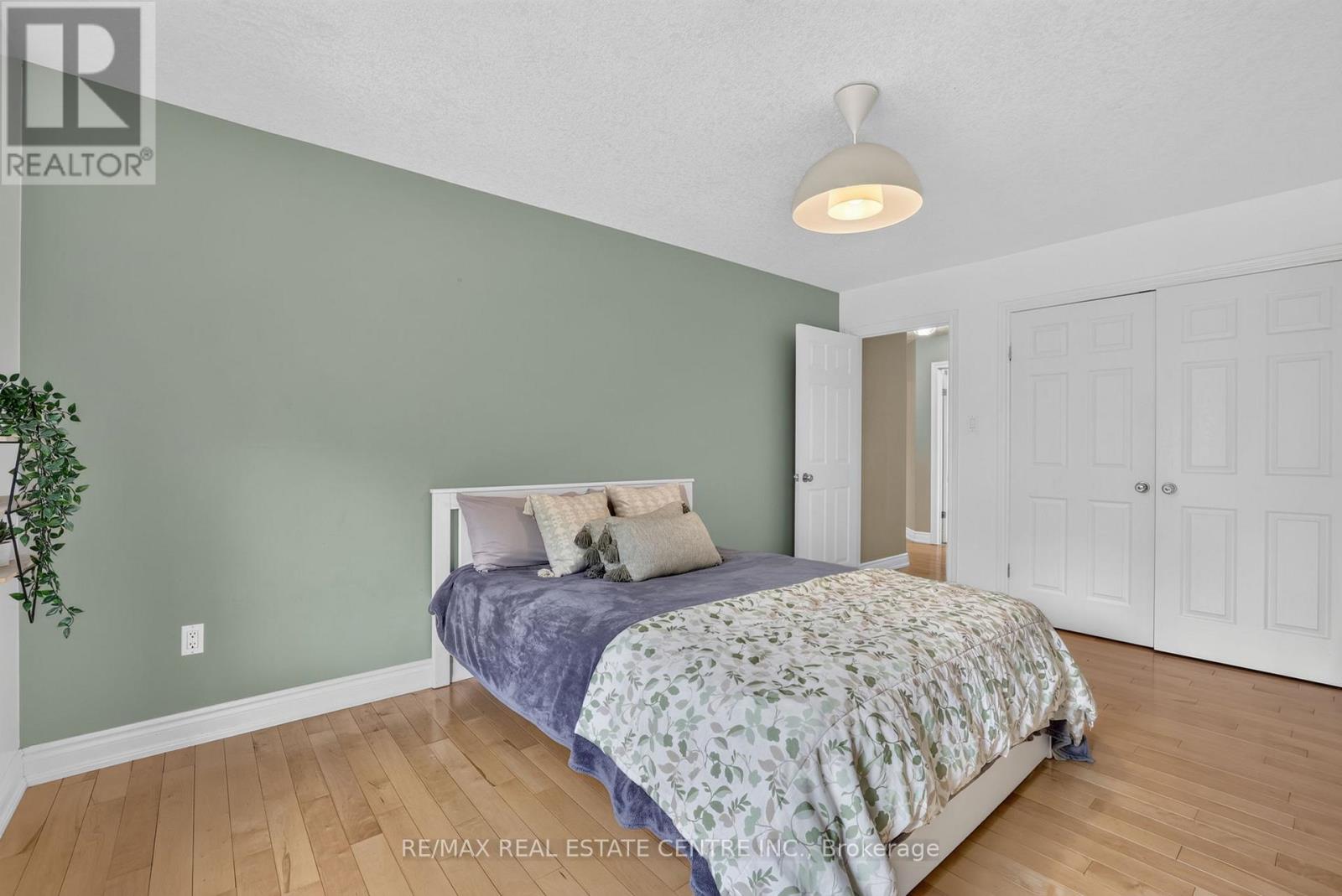 24 BROOKHAVEN CRESCENT - Image 33