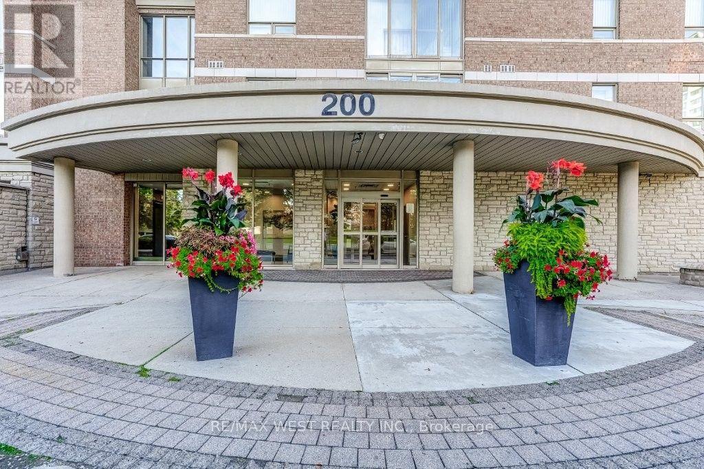 Photo of 200 Burnhamthorpe Road