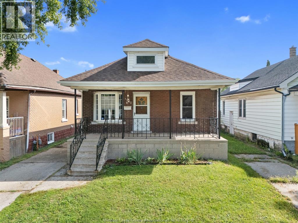 1052 Felix AVENUE, Windsor — photo 1