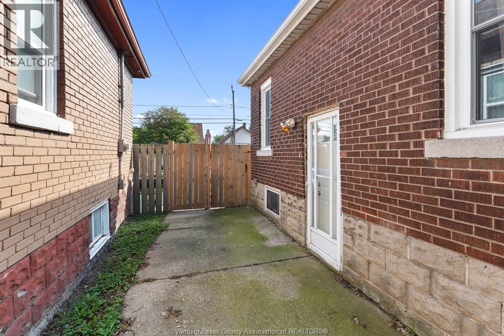 1052 Felix AVENUE - Image 10