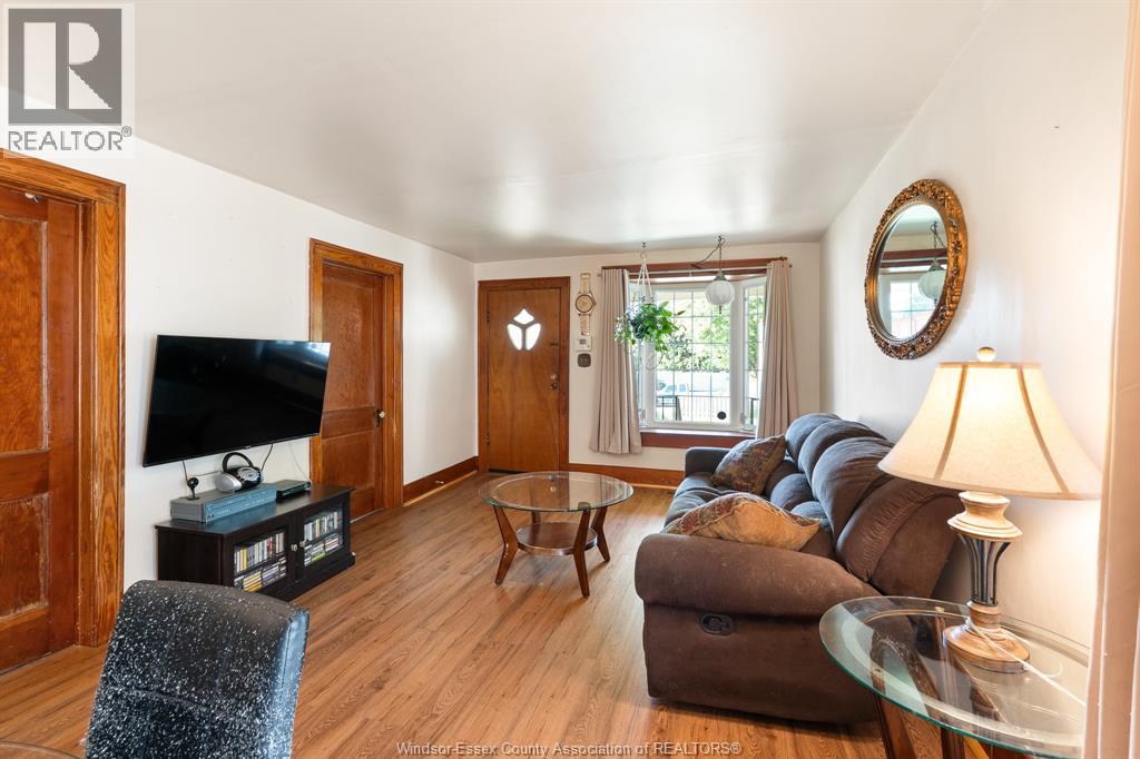 1052 Felix AVENUE - 12