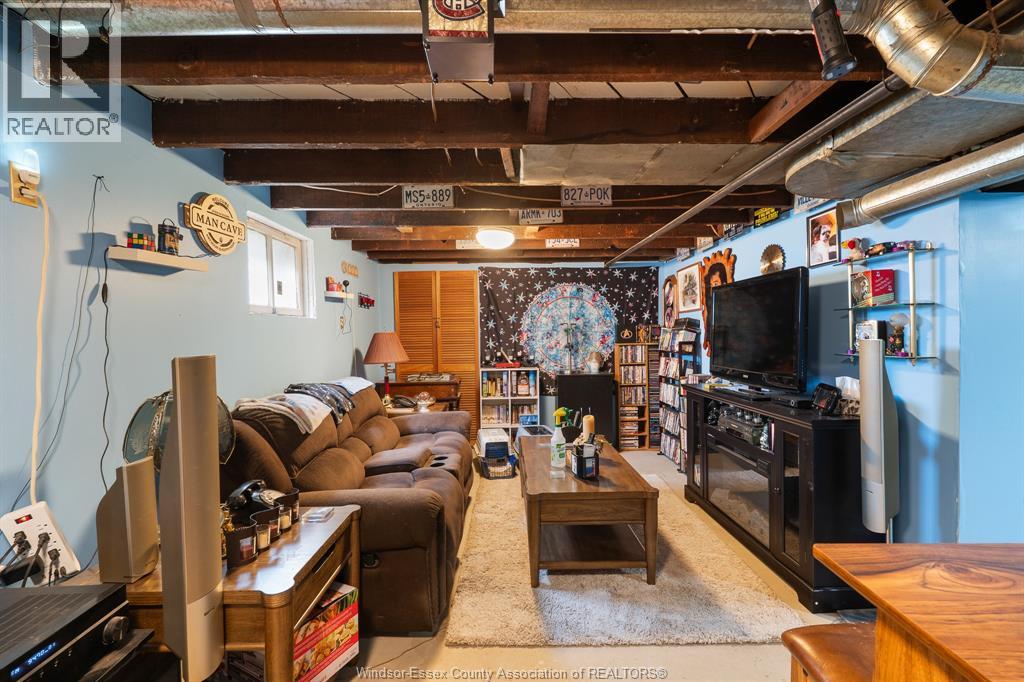 1052 Felix AVENUE - Image 32