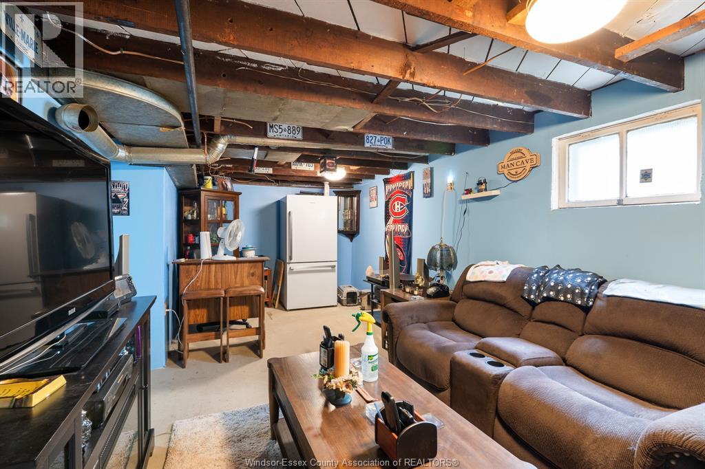1052 Felix AVENUE - 33