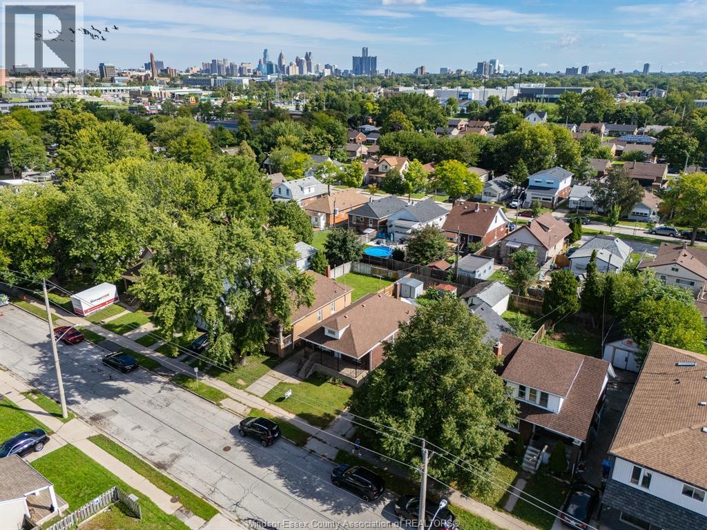 1052 Felix AVENUE, Windsor — photo 8