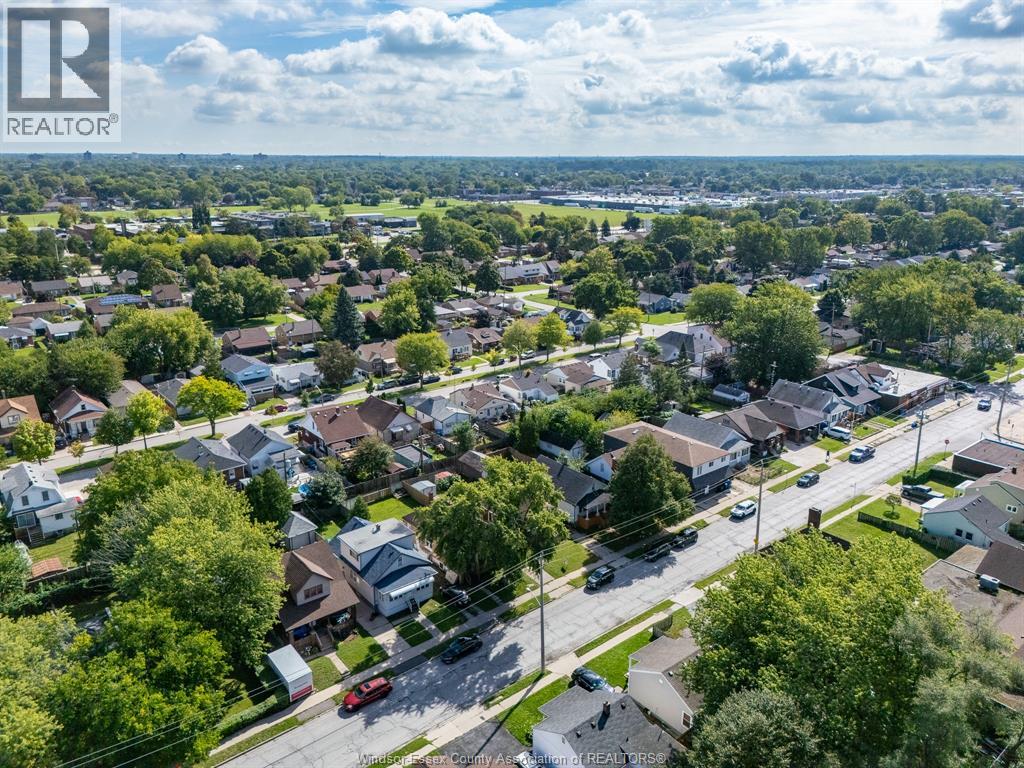 1052 Felix AVENUE, Windsor — photo 9