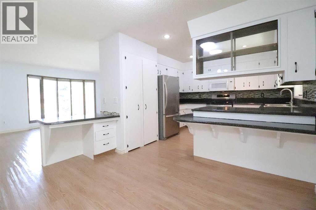 78 Tudor Boulevard S - Image 11