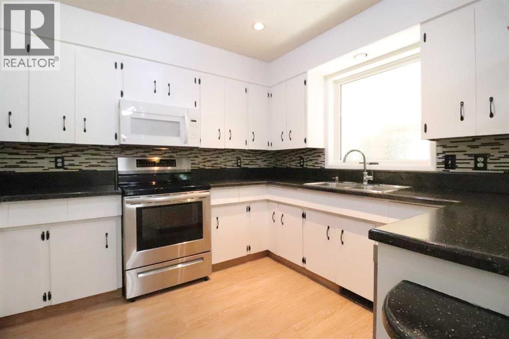78 Tudor Boulevard S - Image 12